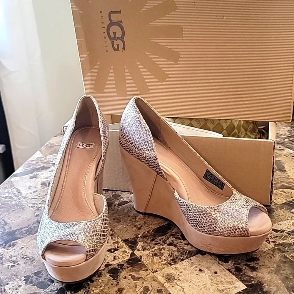 UGG Toura Snake Print Peep-toe Embossed Wedge 6